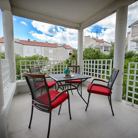 Apartment Ana 4+2 *