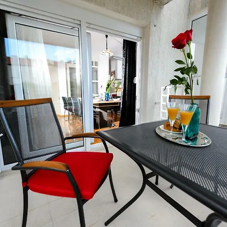 Ana 4+2 * Makarska