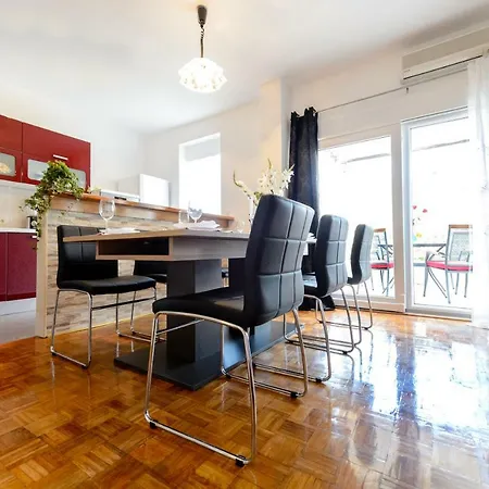 Ana 4+2 Apartament Makarska